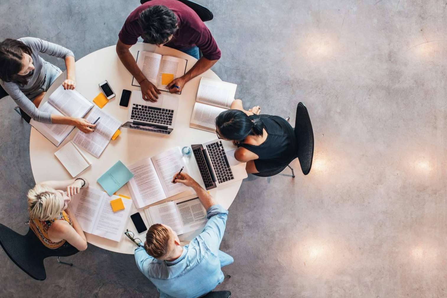 Servicios de consultoría de educación y empleo para asesorar y reorientar a los alumnos de la mano del Instituto de Estudios y Empleo