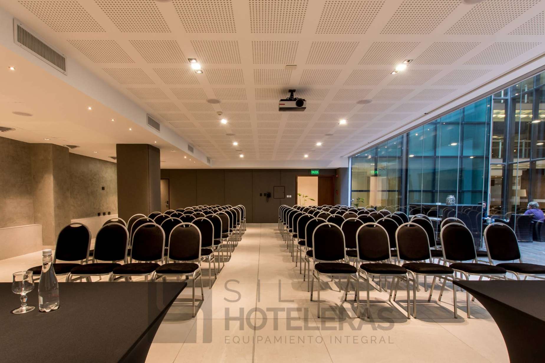 ¿Cómo elegir una silla para eventos?