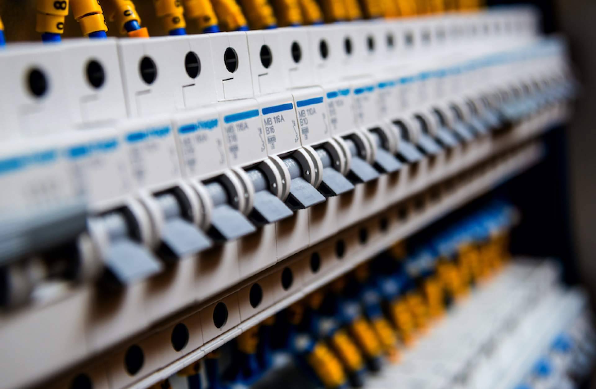 Los tableros eléctricos a prueba de explosión de la mano de Soldexel