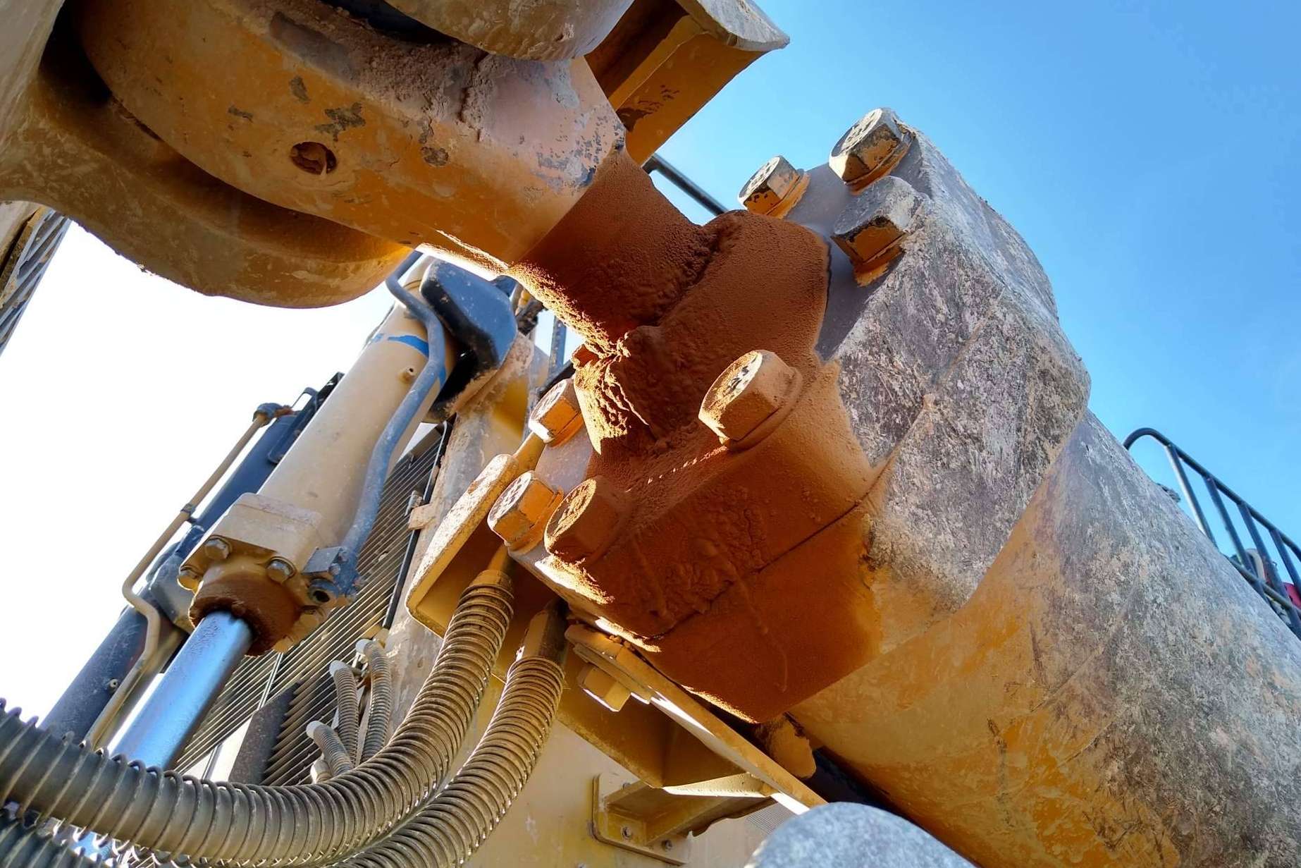Protección de cilindros hidráulicos con Fuelles; ahorro en mantenimiento y mayor vida útil