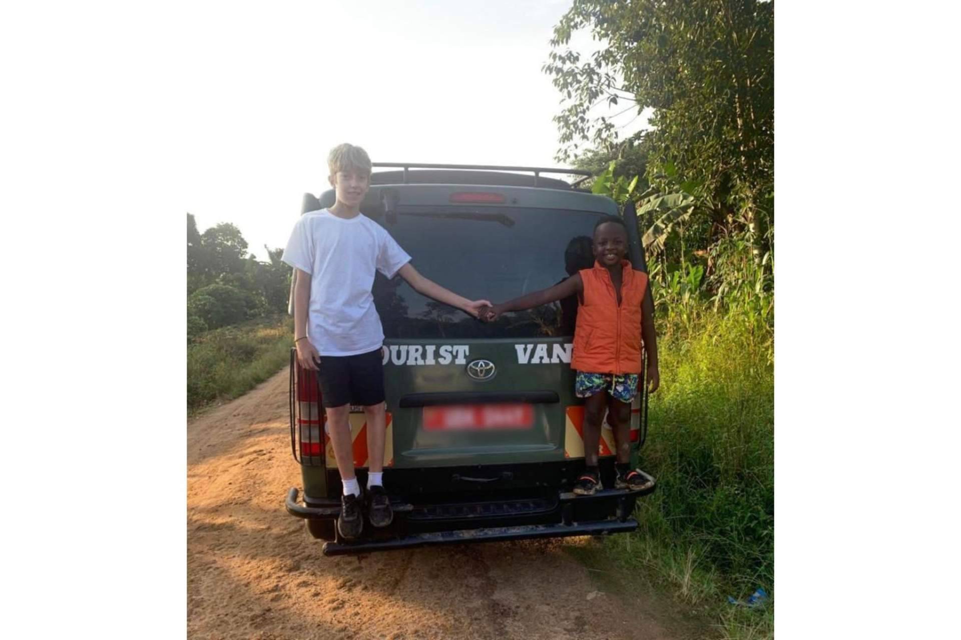 Masaka Kids Africana, los populares niños ugandeses de 'Jerusalema', y su líder Prince presentan su nuevo tema 'Live Happy' con LiL JAN