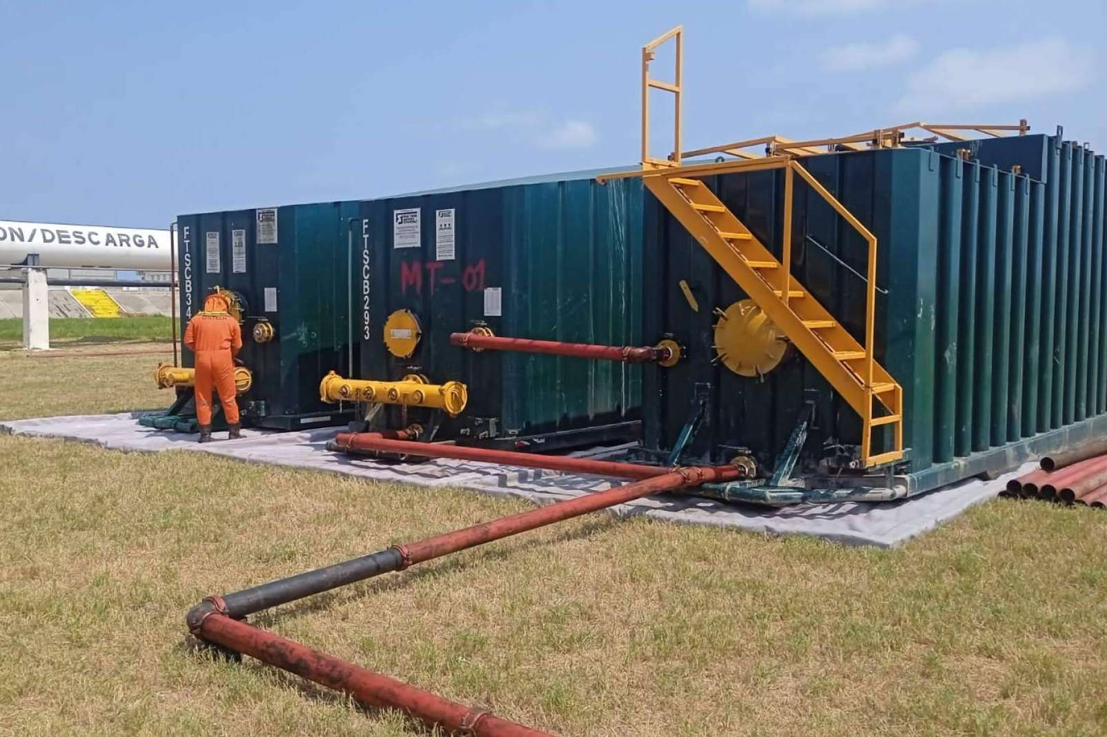 Oiltech es una compañía especializada en la limpieza industrial de tanques de almacenamiento
