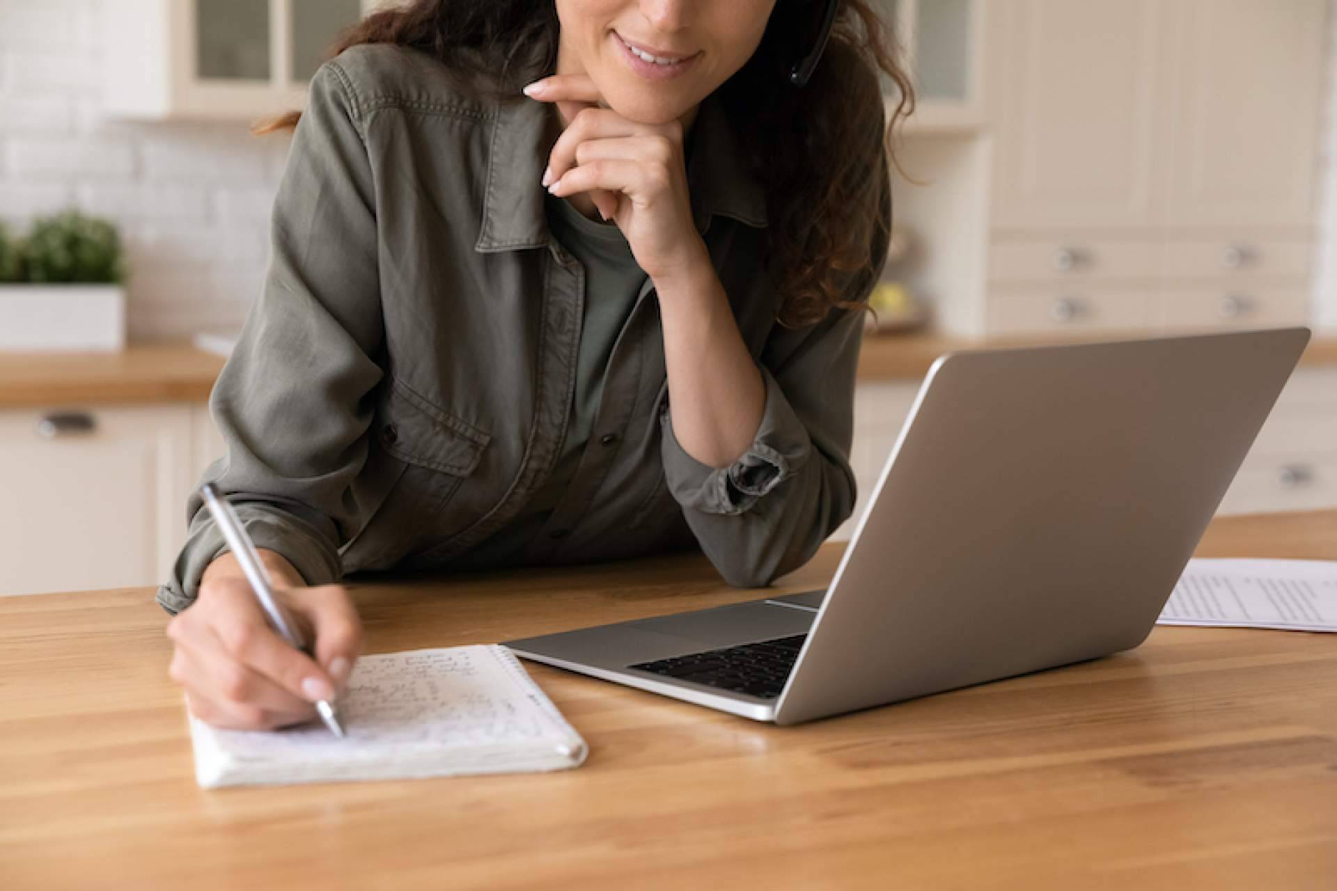 Retos y oportunidades en el diseño profesional de maestrías en línea para el profesional moderno