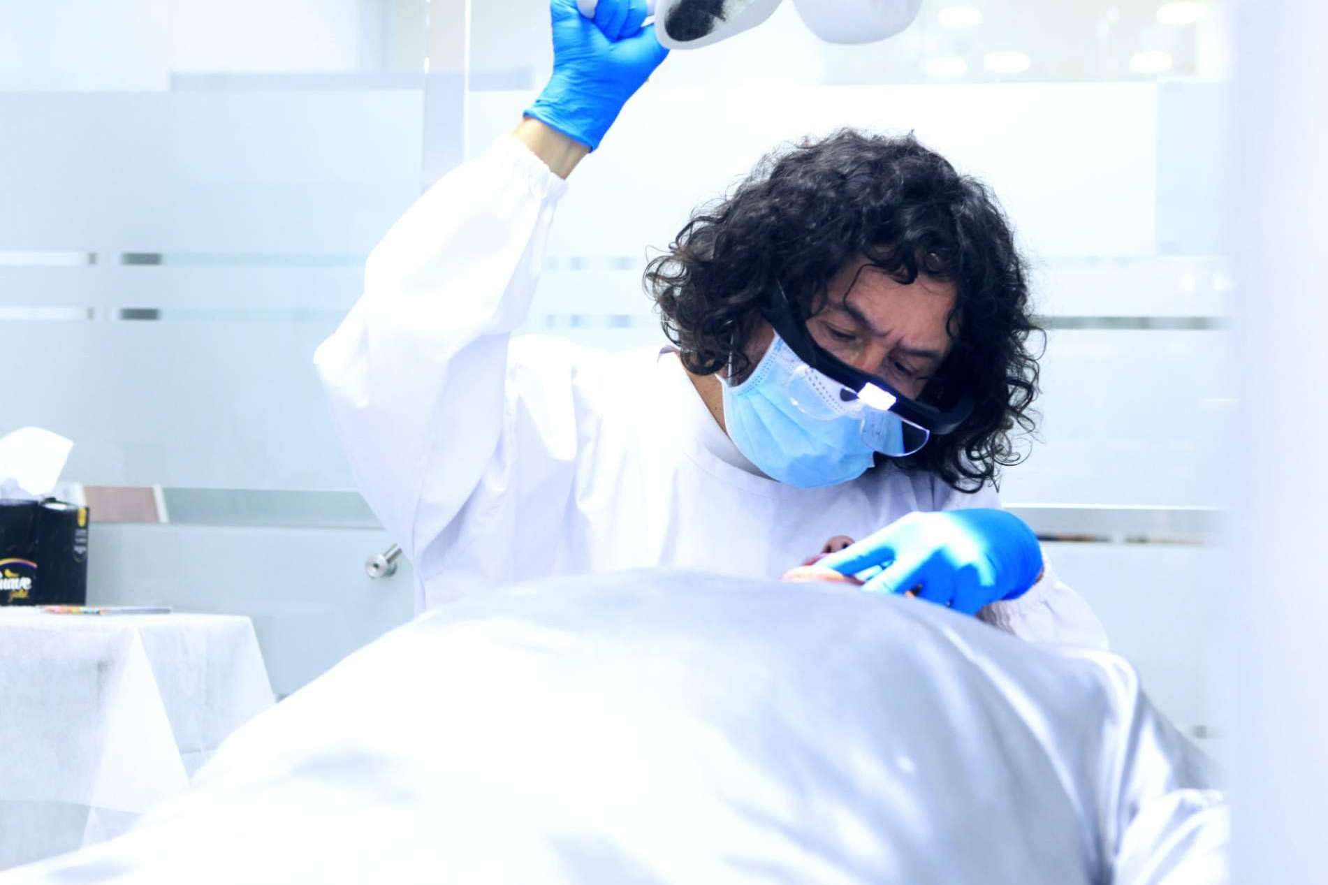 Toda la información que hay que saber para realizar un implante dental satisfactorio, con Odontología de Marlon Becerra