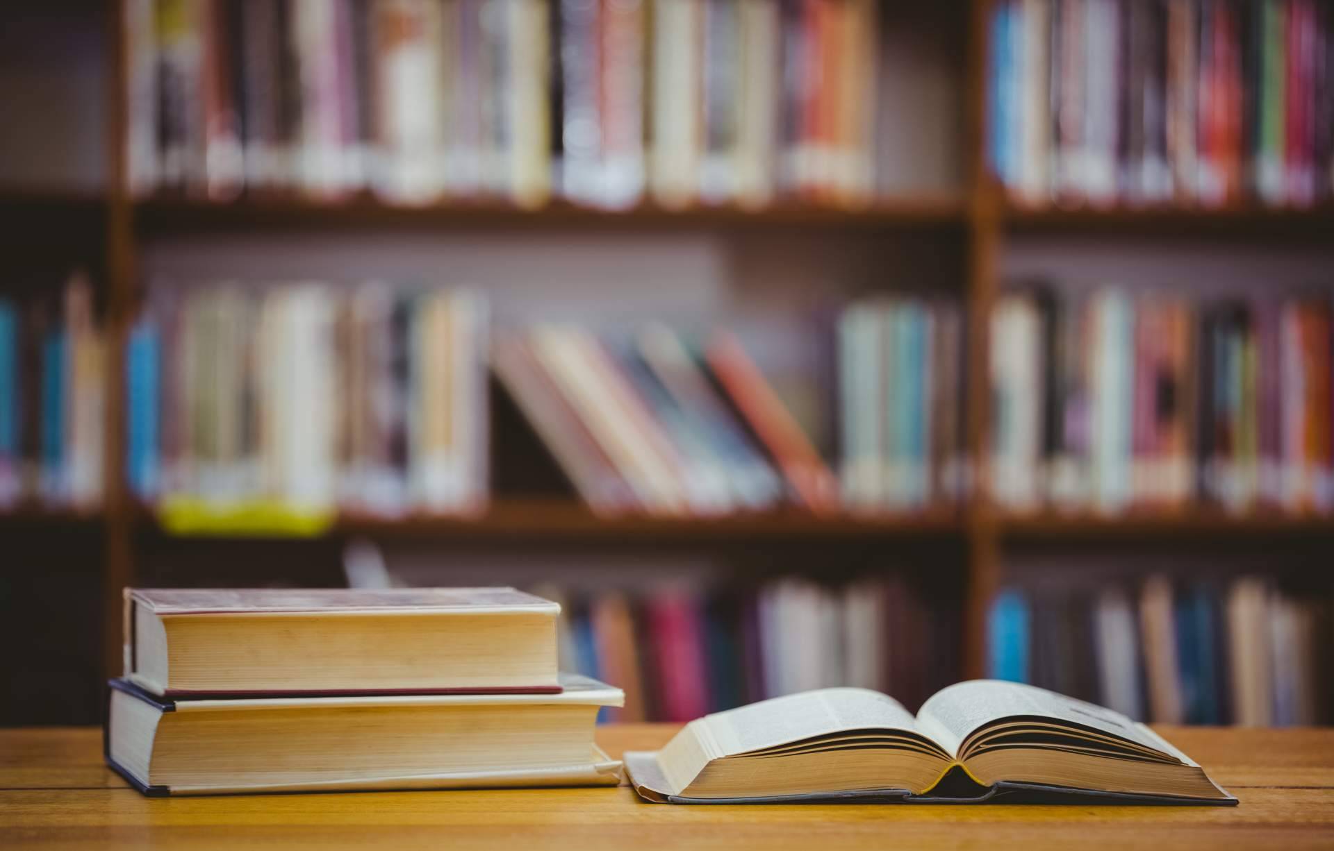 Promover la escritura y la lectura literaria con el pódcast cultura Paredro Podcast