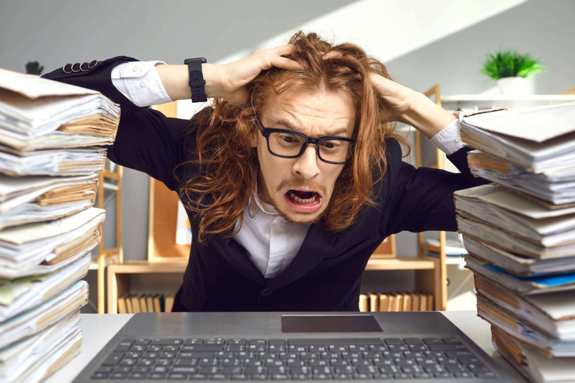 Miles de empresas en Colombia en riesgo de pagar impuestos sobre el total de sus ingresos debido a un pequeño error