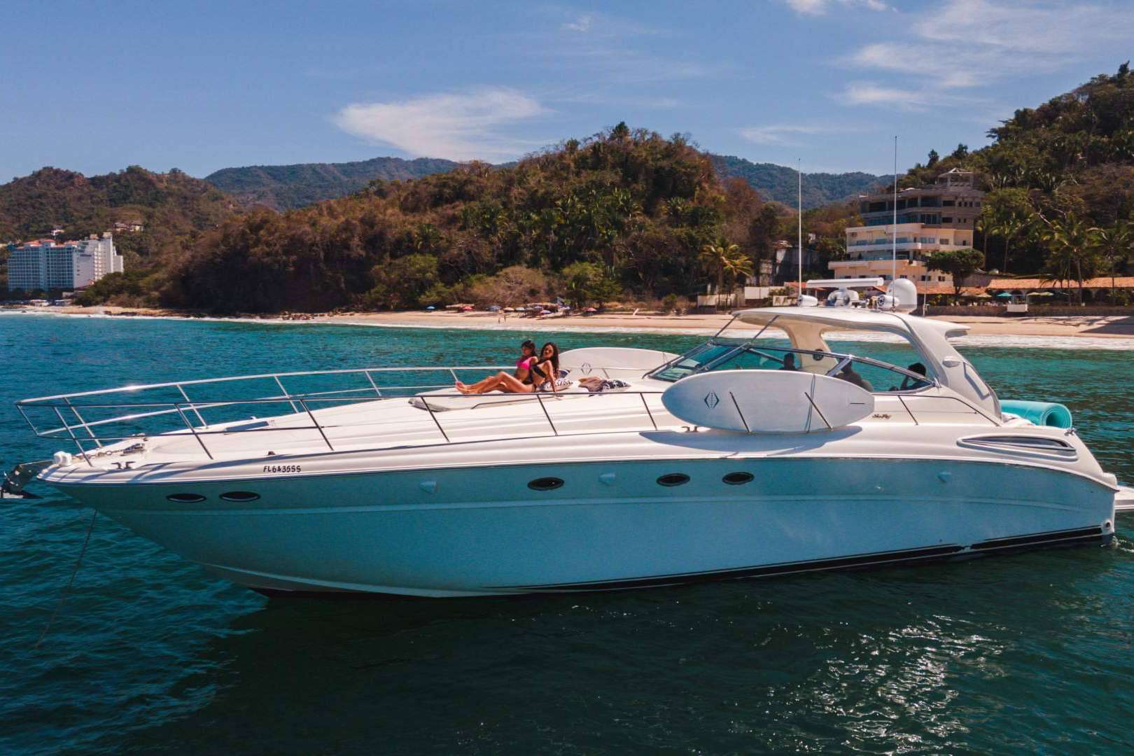 Explorando la renta de yates en Puerto Vallarta de la mano de Yatezzitos