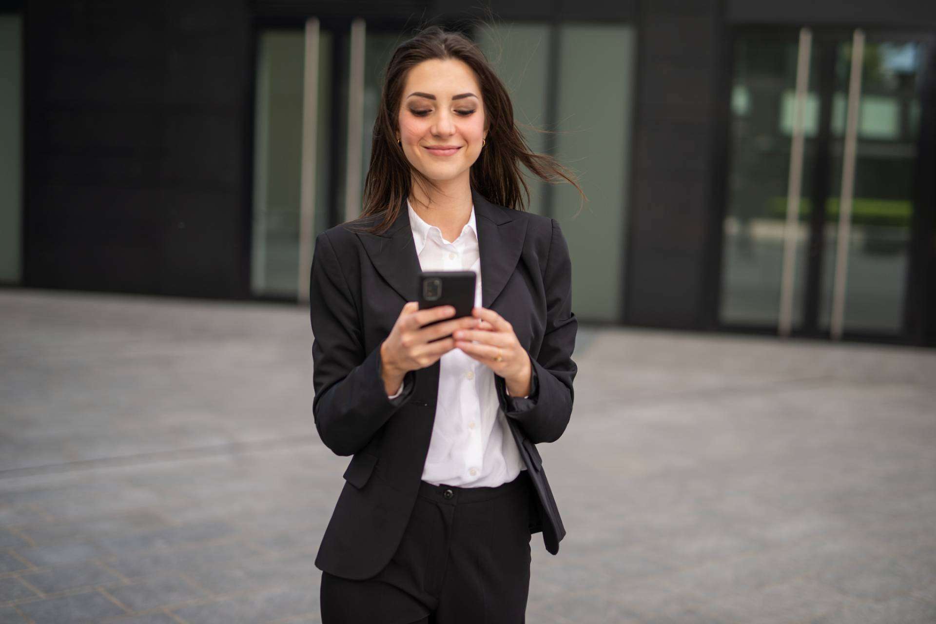 Mobile Learning; conectando empresas con clientes, proveedores y colaboradores a través de hackÜ