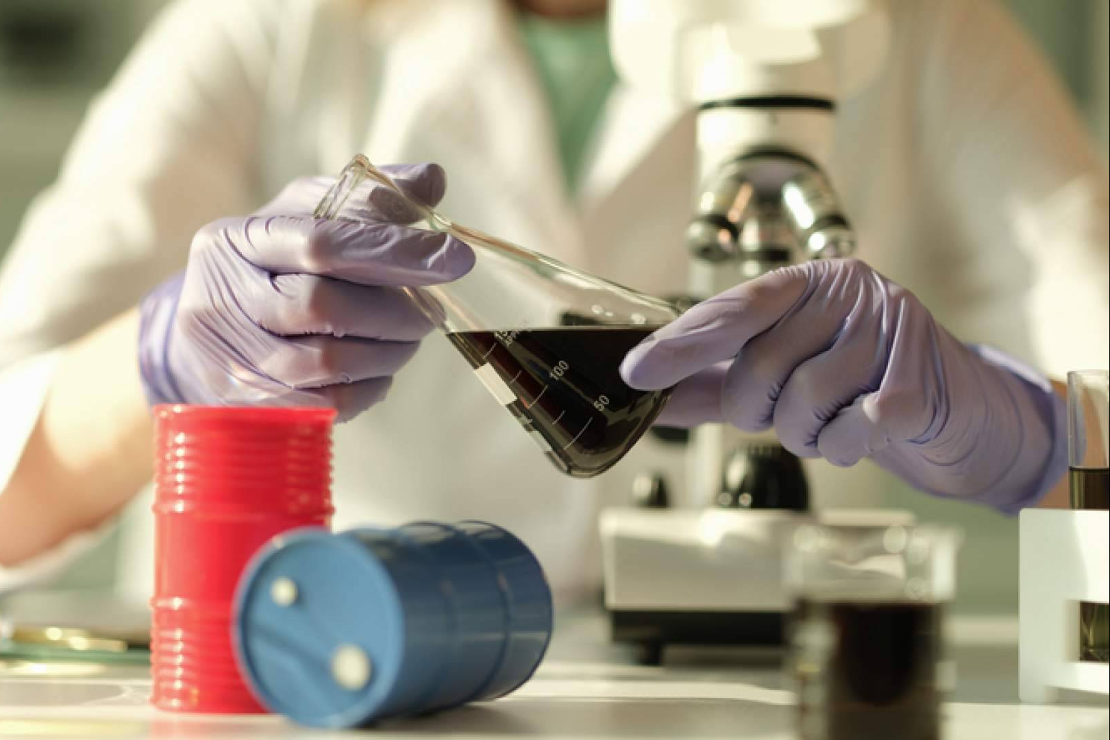 Soluciones operativas para aumentar la producción en pozos mediante aditivos especializados