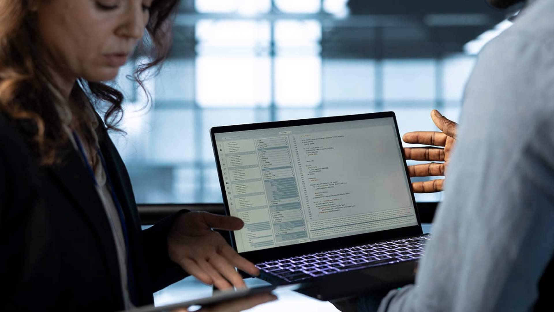Revolution Soft llega a Colombia con licencias de software hasta un 90% más baratas
